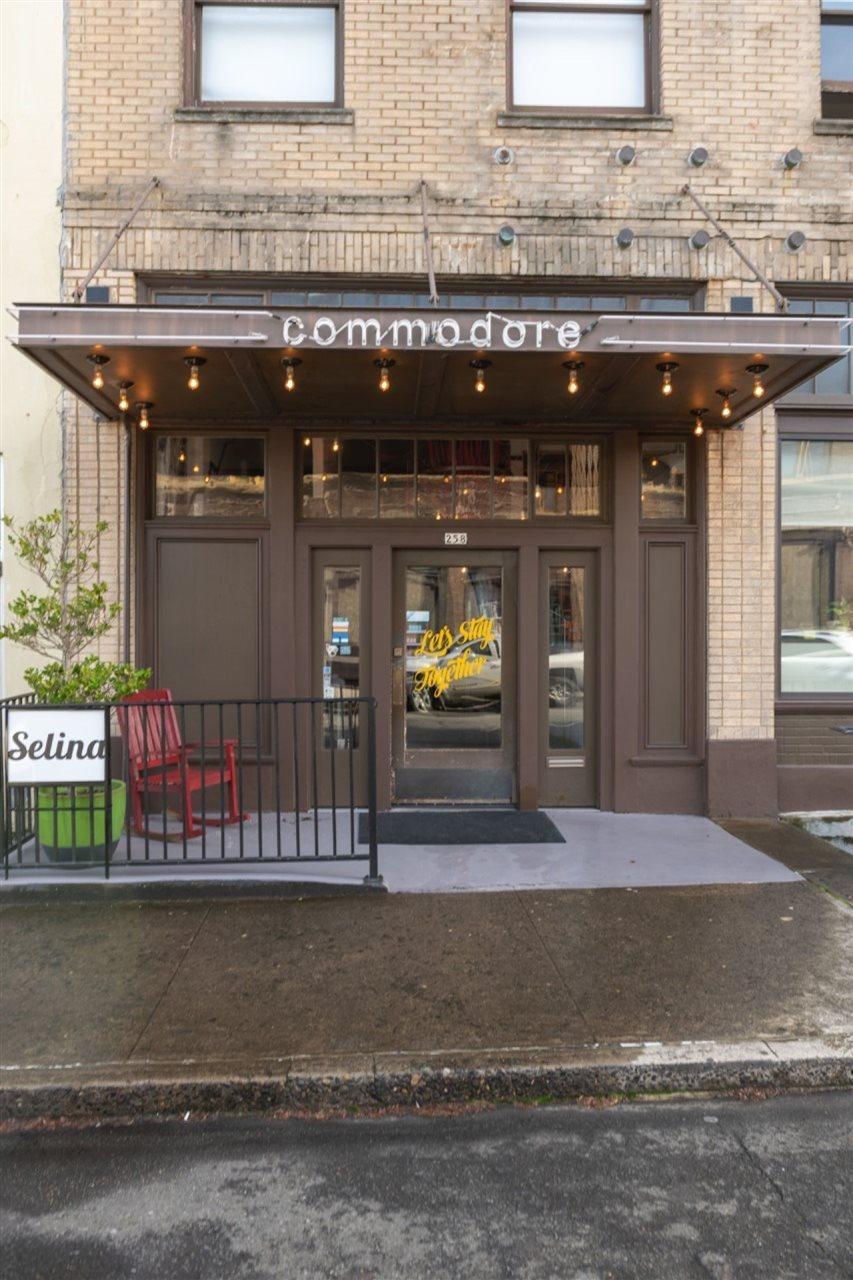 Commodore Hotel Astoria Exterior photo