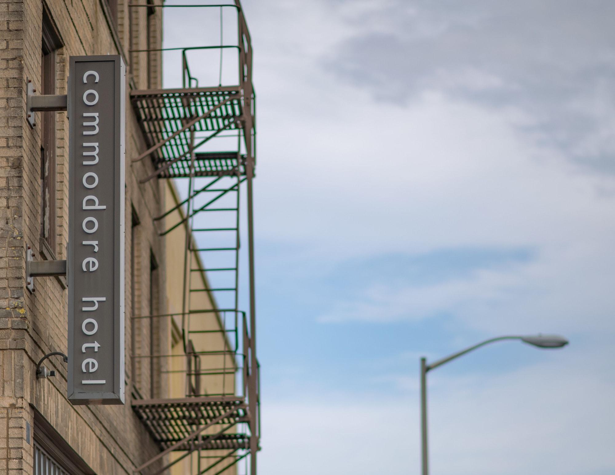 Commodore Hotel Astoria Exterior photo